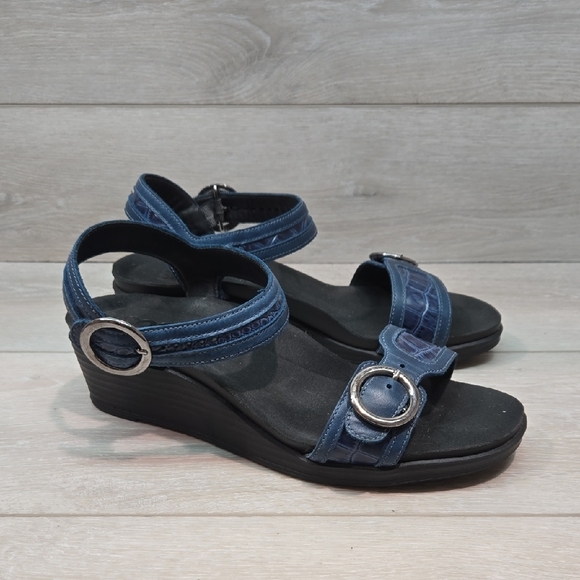 SAS Women's Blue Sandals with Silver Buckles Leather Wedge Shoes Sz 9.5M - Picture 1 of 11